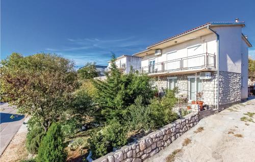 Cozy Apartment In Novi Vinodolski With Wifi