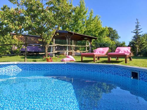 The swimming pool at or close to La diligenza