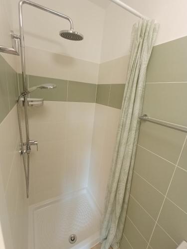 Room with Terrace, Just 3 Mins from the Beach