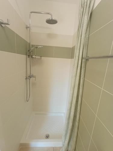 Room with Terrace, Just 3 Mins from the Beach