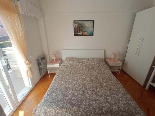 Room with Terrace, Just 3 Mins from the Beach