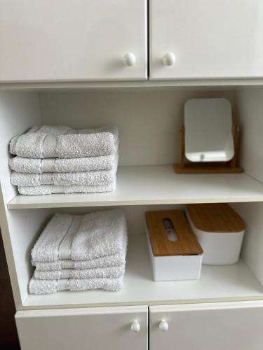 a white shelf with towels and a box at Kuća za odmor Silvano in Dicmo