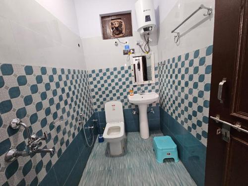 Phòng tắm tại Nature view homestay Birthi Waterfall