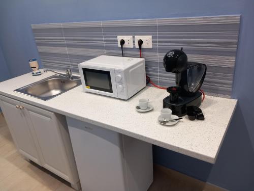 a kitchen counter with a microwave and a coffee maker at Blueinfinityroom in Pizzo