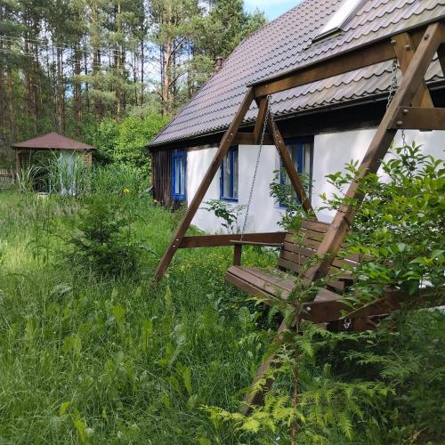 Taman di luar 24mousehouse - Urokliwy domek w sercu Borów Tucholskich
