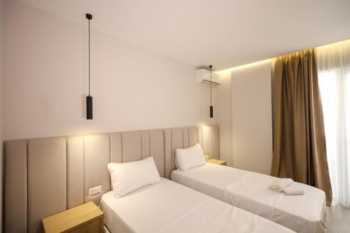 a hotel room with two beds and a window at Blue Studios in Golem