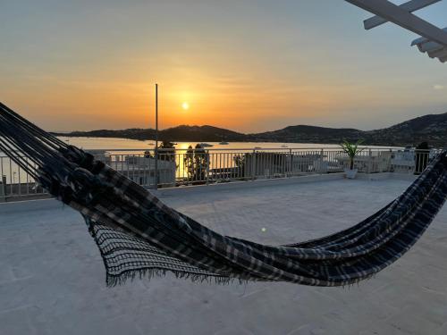 Athens Palaia Fokaia Entire Flat 2 bedrooms with panoramic sea views and a massive veranda , only steps away from the beach and amenities