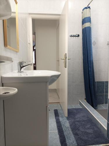 a bathroom with a sink and a shower at Krisztinusz Vendégház in Fonyód