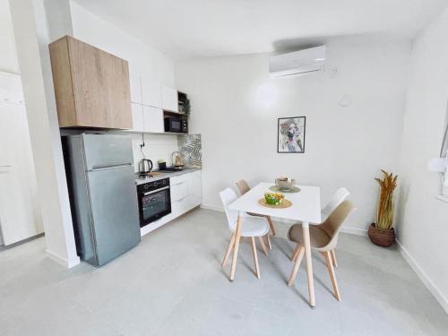 Η κουζίνα ή μικρή κουζίνα στο Apartman DE LUX RADIVOJEVIĆ