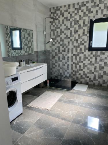 Ένα μπάνιο στο Villa piscine