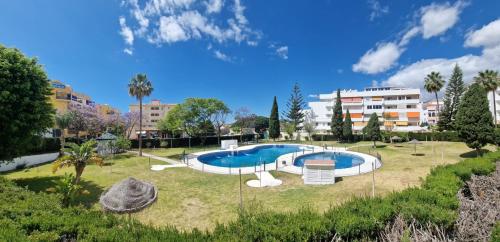 Holidays & Home Vistas Benalmadena Costa,2 hab ,piscinas , garaje