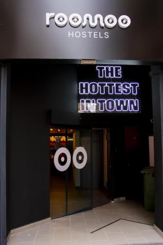 a sign for the hottest entrance to a hotel at room00 Valencia Hostel in Valencia
