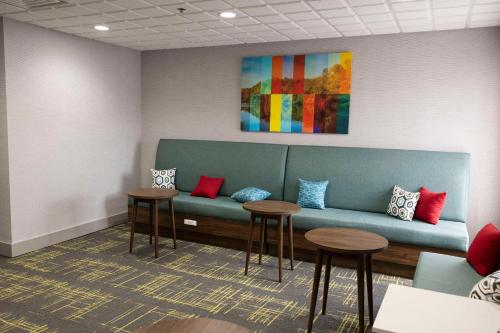 Χώρος καθιστικού στο Hampton Inn Kent/Akron Area