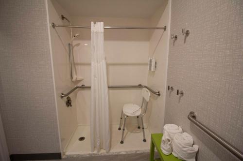 Ένα μπάνιο στο Hampton Inn Kent/Akron Area