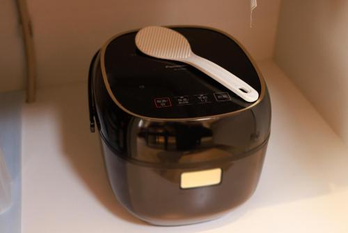 a toaster with a spatula sitting on top of it at MKG Home・芝 in Tokyo