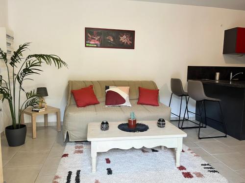 Photo de la galerie de l'établissement Charmante maison rue du Lavoir, à Saint-Nazaire-le-Désert