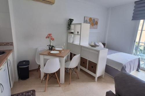 Room City Estepona Estudio Mar