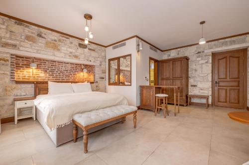 Ένα ή περισσότερα κρεβάτια σε δωμάτιο στο Navalia Hotel