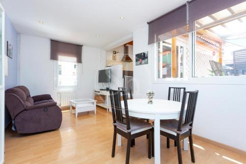 Stylish Apartment with Terrace in Poble Sec near Montjuïc
