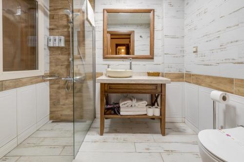 Ванная комната в Navalia Hotel