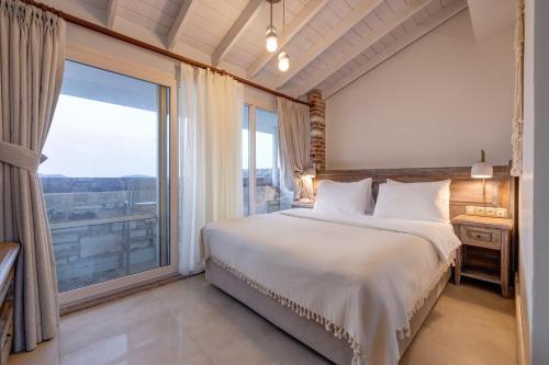 Ένα ή περισσότερα κρεβάτια σε δωμάτιο στο Navalia Hotel
