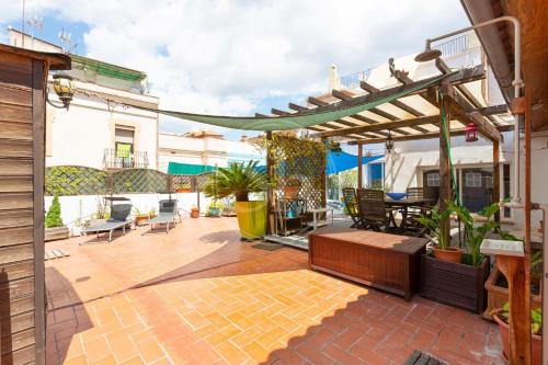 Stylish Apartment with Terrace in Poble Sec near Montjuïc