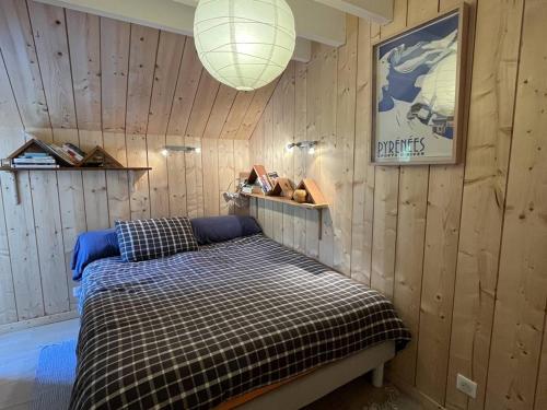 Giường trong phòng chung tại Chalet à Cauterets / 6 pers / Parking privatif - FR-1-234-318