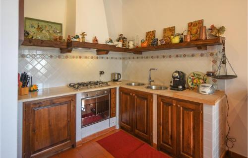 Η κουζίνα ή μικρή κουζίνα στο Lovely Apartment In Magliano In Toscana