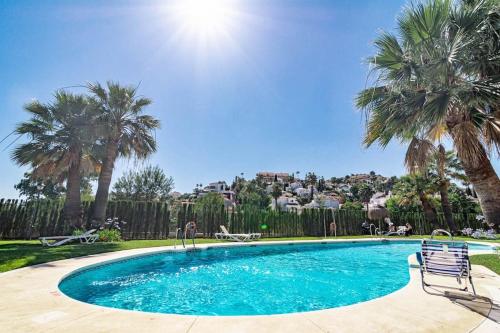 Great location 2 pools at Aloha Royal RDR385