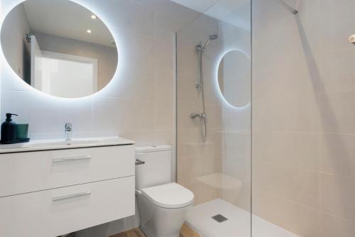 Ένα μπάνιο στο Luxury Apartment With Roof Terrace - Central Estepona