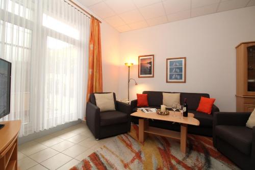 TV a/nebo společenská místnost v ubytování Appartementanlage Ostseeblick - FW Wustrow 9 rolli-gerecht