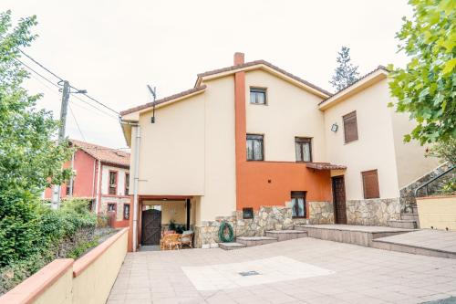 an exterior view of a house at Casa Abuela Toñi in Oviedo