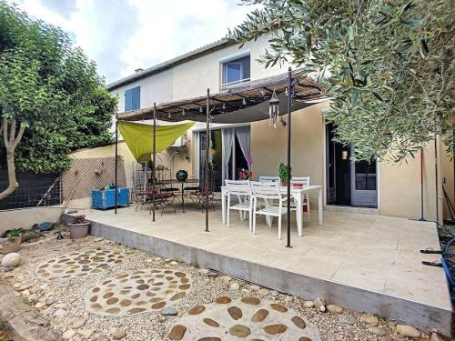 maison 3 chambres piscine près Avignon 4 jours minimum