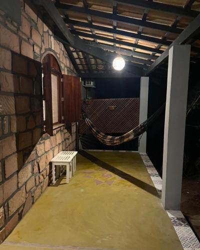 a room with a bench and a hammock in it at Hospedagem do Sítio in Lençóis
