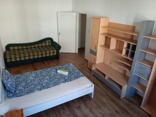 Big COZY - Skyfall Apartment 3 BDRM 6 BEDS 1&Half Baths 1073 Budapest, 30 Erzsébet körút kép - 3