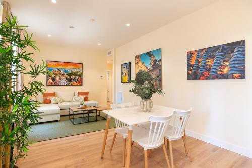 Arenal Beach by ELE Apartments
