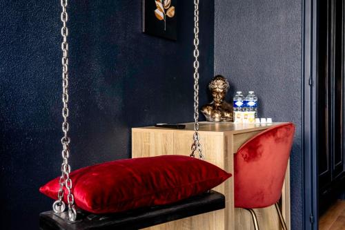 Photo de la galerie de l'établissement Le Beaulieu ~ Love Room ~ Balnéo ~ Vin pétillant, à Nantes