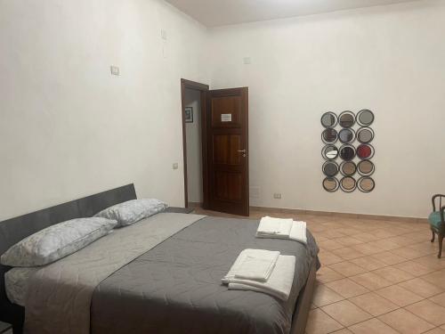 a bedroom with a bed with two towels on it at A Casa di Luca in Campagna