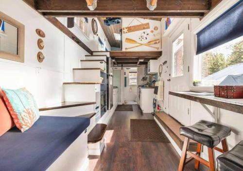 Gambar di galeri bagi Ashore the Clouds Glamping awaits di Woodland Park
