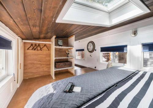 Gambar di galeri bagi Ashore the Clouds Glamping awaits di Woodland Park