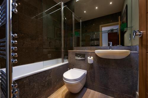 Vannituba majutusasutuses Rye Croft Cottage on the Chatsworth Estate