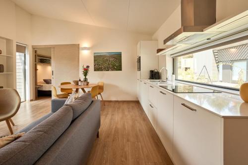Η κουζίνα ή μικρή κουζίνα στο Dutchen Zeegser Duinen Suitelodges