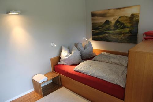 a bedroom with a bed and a painting on the wall at Ferienwohnung Villa Elisabeth in Erfurt