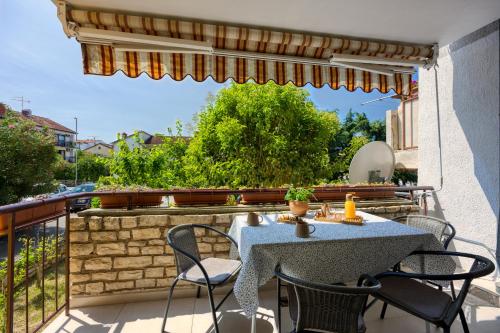 LIPA KORTA - Family Apt, 15 min Walk to Parentino & Pical Beaches