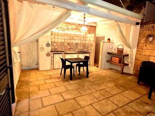 A kitchen or kitchenette at La Corte dei Marchesi