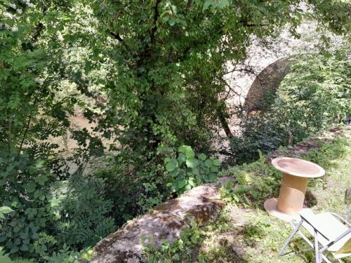 Taman di luar Le Petit Célé appartement T1 équipée
