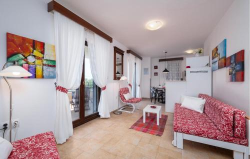 Ένα ή περισσότερα κρεβάτια σε δωμάτιο στο Cozy Apartment In Peroj