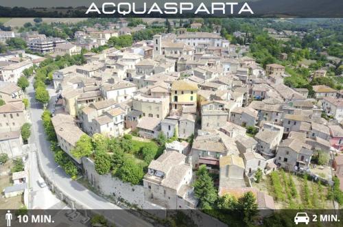 Nespecifikovaný výhled na destinaci Acquasparta nebo výhled na město při pohledu z apartmánu