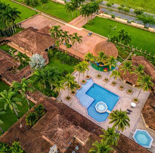Bazén v ubytování Tequendama Hotel Campestre Villavicencio nebo v jeho okolí