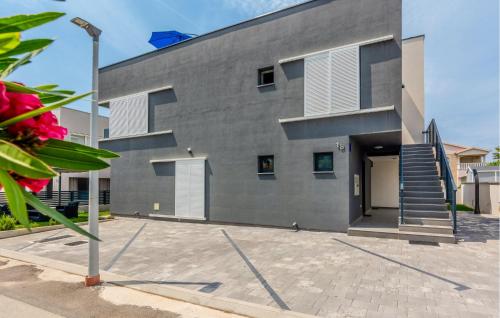 1 Bedroom Amazing Apartment In Vir